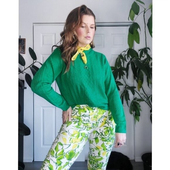 𝅺VINTAGE Lime White Yellow Print Capris - Picture 4 of 6